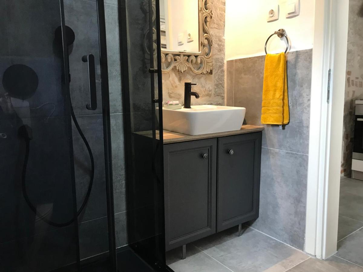 Stone House Chiara Seaview Apartamento Funtana Exterior foto