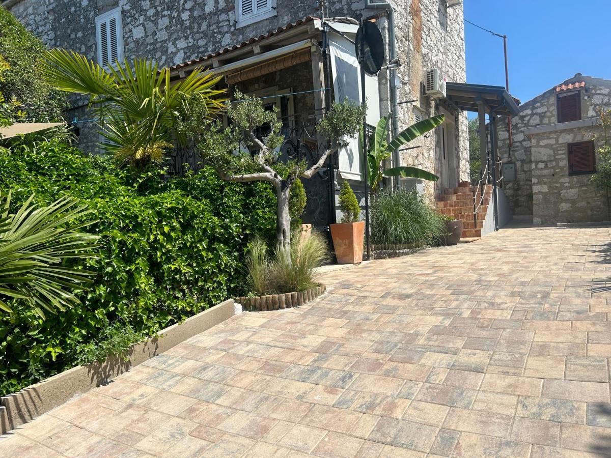 Stone House Chiara Seaview Apartamento Funtana Exterior foto